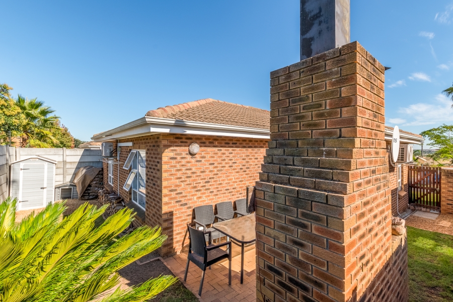 2 Bedroom Property for Sale in The Crest Western Cape